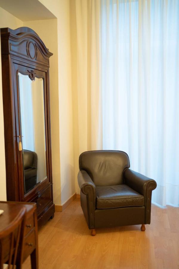 San Mattia'S By Dimorra Apartment เนเปิลส์ ภายนอก รูปภาพ